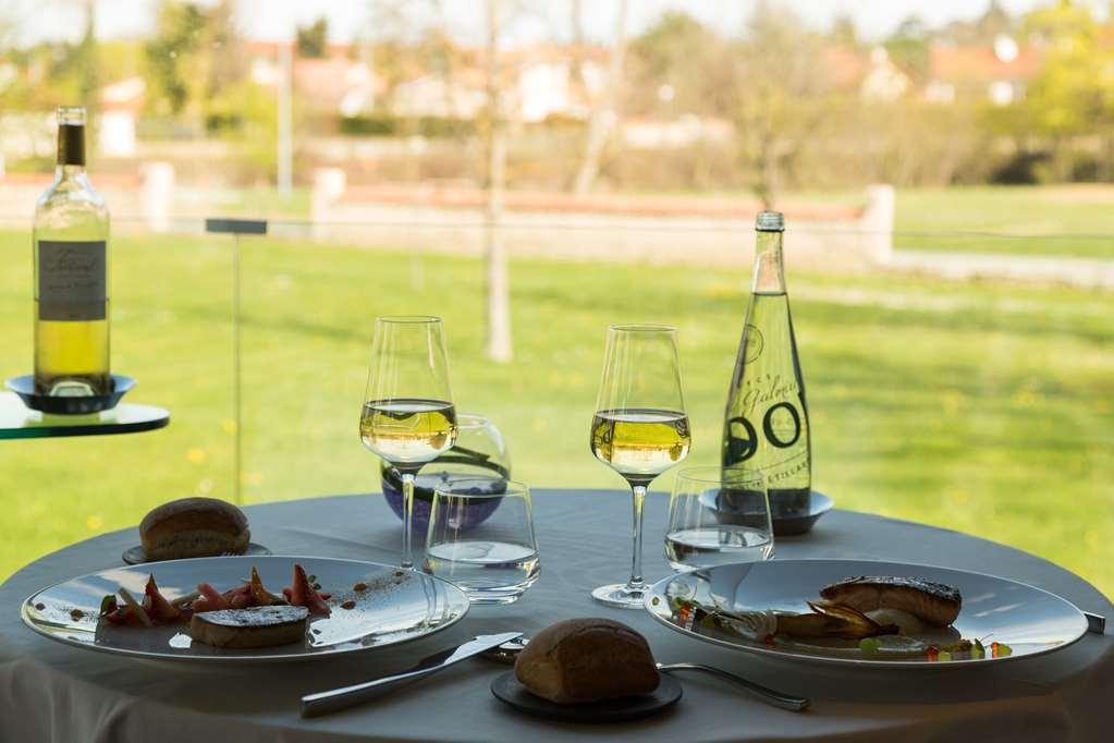 Domaine La Charpiniere, The Originals Collection Ξενοδοχείο Saint-Galmier Εστιατόριο φωτογραφία